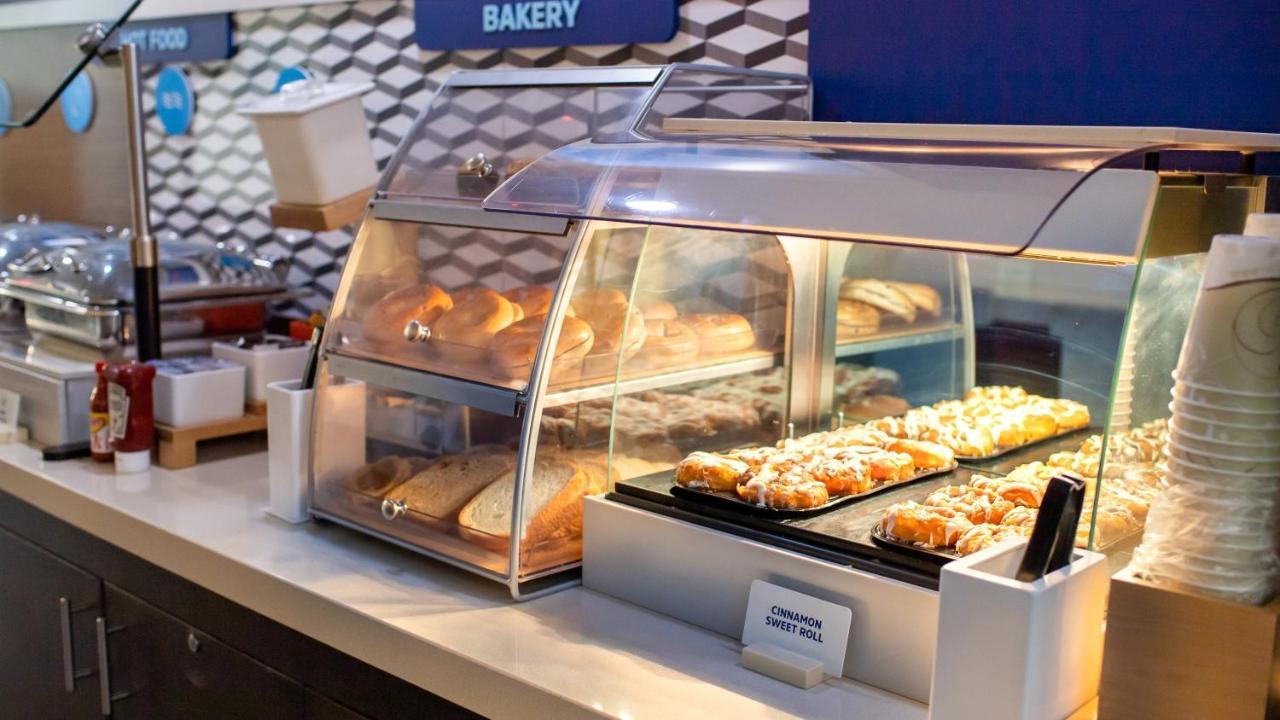 Holiday Inn Express Hickory - Hickory Mart By Ihg Luaran gambar